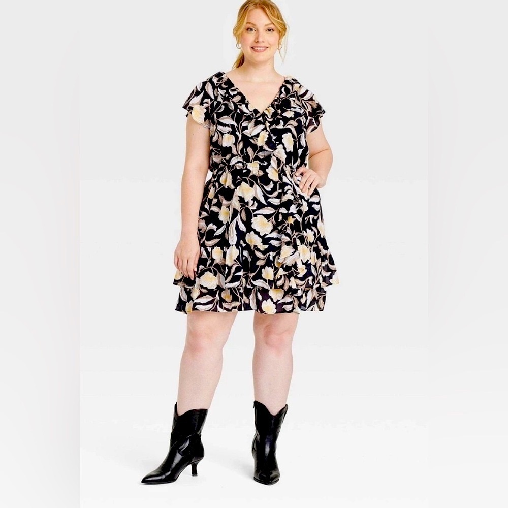 NWT- Christmas Gorgeous
Neutral Tone Floral Print
Cocktail party dress